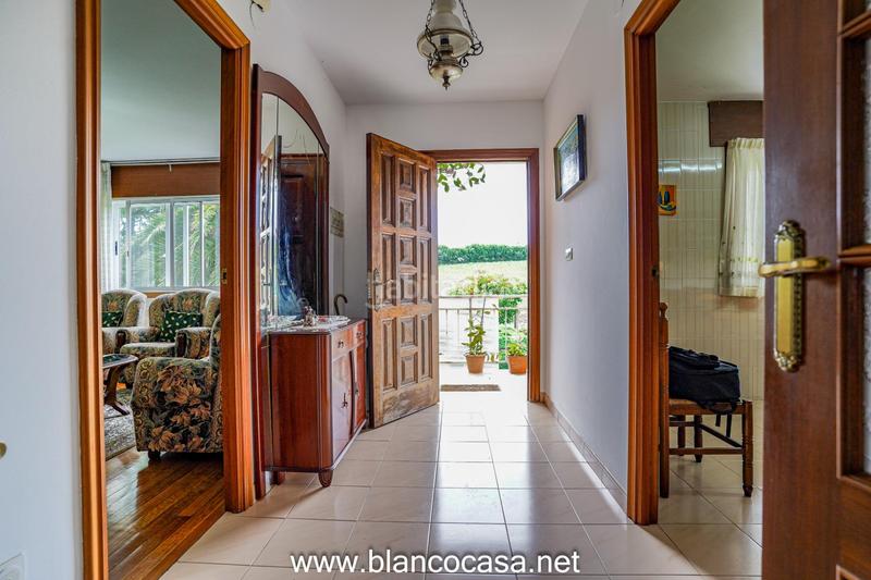 Foto 2dbe8fab-b765-49f3-b3ad-085e4d62e293. Casa  con terreno en Carballo