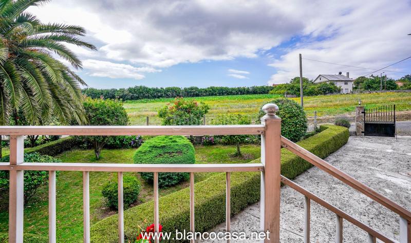 Foto 3017805c-c4fc-4cab-9bc6-ee368ac18934. Casa  con terreno en Carballo