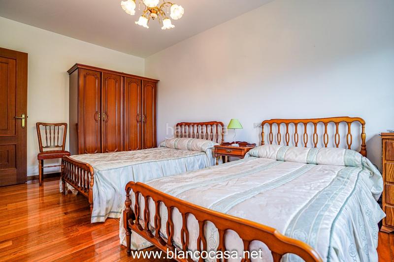 Foto 6b6acb3b-41af-41c5-91b2-e58774cf1d24. Casa  con terreno en Carballo