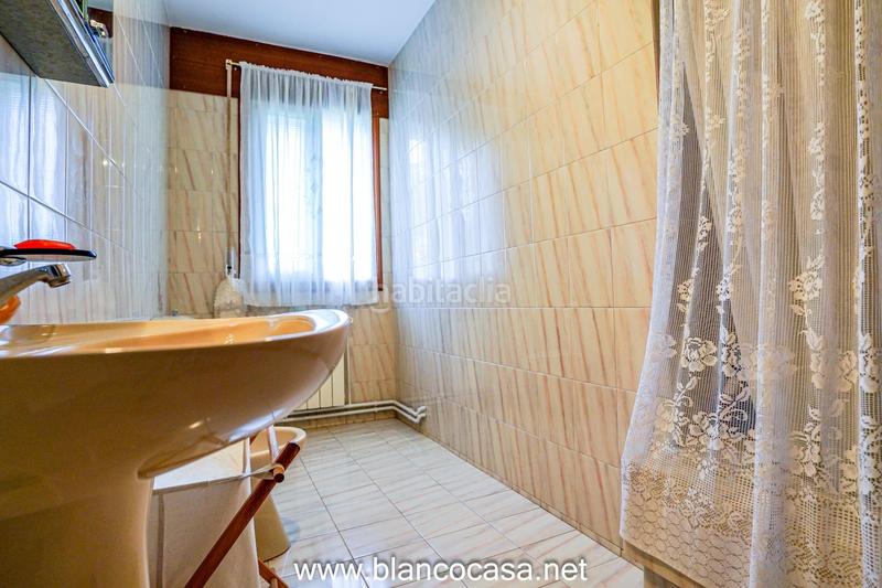 Foto 74aab93b-85dd-4855-83c7-02a0aa081e1c. Casa  con terreno en Carballo