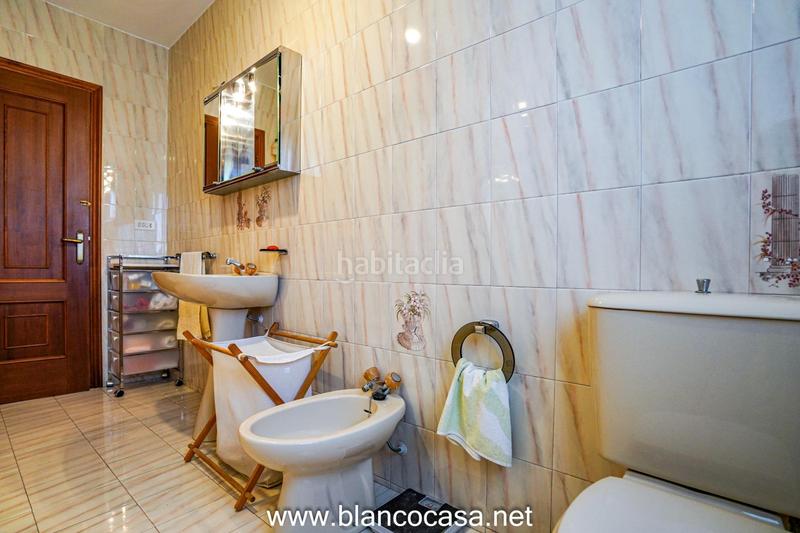 Foto 88429727-13e3-4a24-8f4b-36647fb3a6b6. Casa  con terreno en Carballo