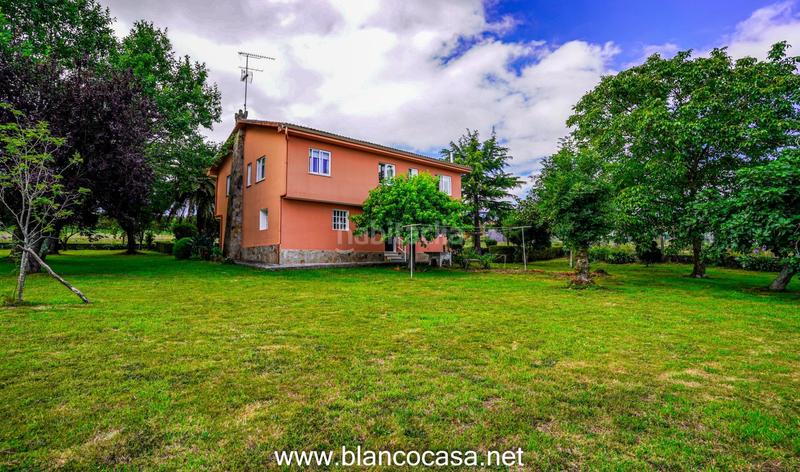 Foto 96fb2386-b7a1-4011-861e-09b8808a0081. Casa  con terreno en Carballo