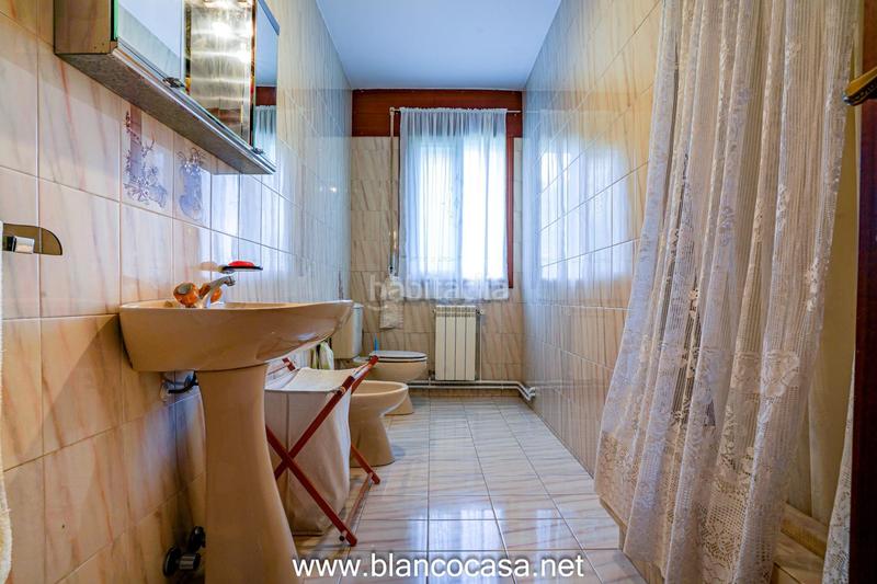 Foto 9d8e8d6e-768a-4493-ae8f-763769da1bf7. Casa  con terreno en Carballo