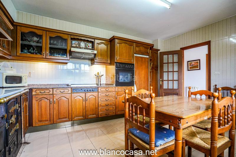 Foto ad5d2d39-c434-4cf0-9253-0547edd382e3. Casa  con terreno en Carballo