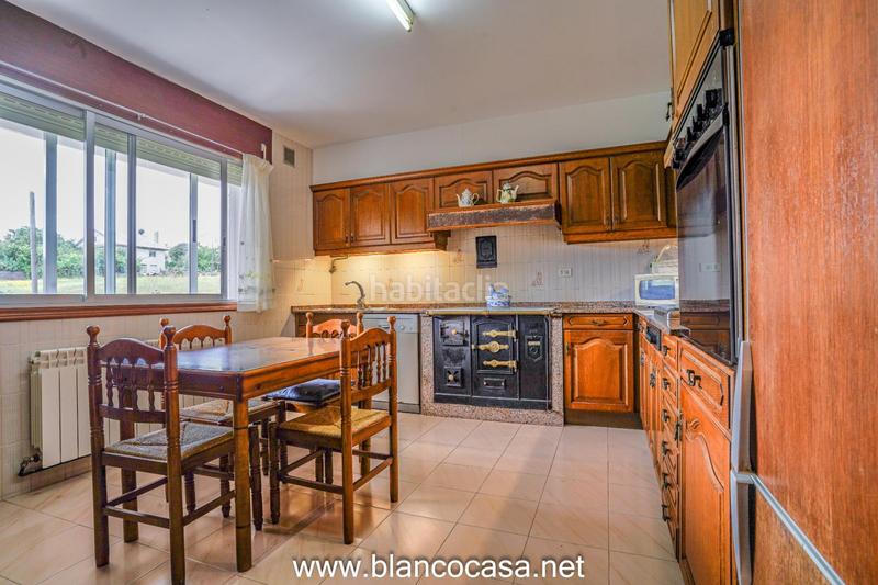 Foto b42e302d-3f6d-4bbe-a544-3950bce7c876. Casa  con terreno en Carballo