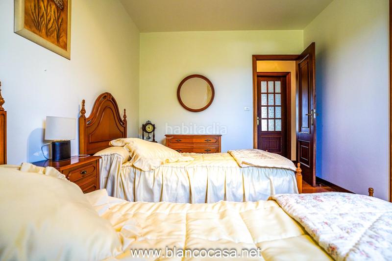 Foto b4d0af34-401f-4105-b9b7-40399491d0fa. Casa  con terreno en Carballo