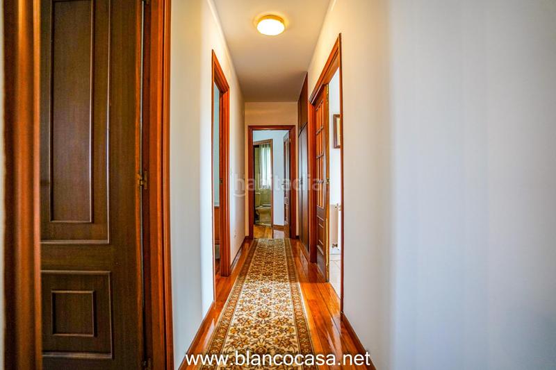 Foto b8050f1e-8c4d-4985-85eb-2953a3823749. Casa  con terreno en Carballo