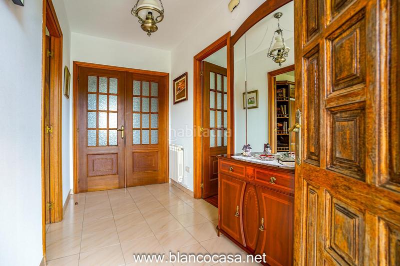 Foto c1368df7-d2f8-4bf9-8455-8f81e43eedaa. Casa  con terreno en Carballo