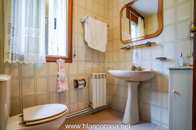 Foto ffb4258a-cc05-4707-8075-993927fb73c4. Casa  con terreno en Carballo