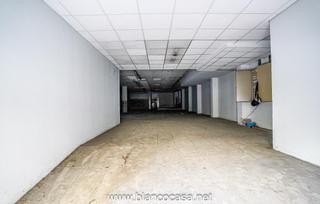 Business premise in Carballo. Espacioso bajo y sótano  en el centro de carballo tu oportunidad