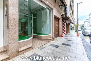 Lloguer Local Comercial a Carballo. Local comercial situado en la calle barcelona