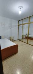Rent Flat in Calle del alcalde velasco navarro 9. Estupendo piso para estudiantes ciudad jardín