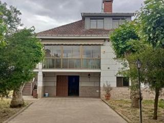 Xalet en Monforte de Lemos. Inmobiliaria fincas saviao vende  casa con terreno a cinco minu