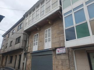 Casa adossada a Praza maior 11. Inmobiliaria fincas saviñao vende casa de dos plantas con bajo c