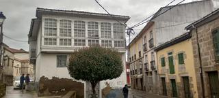 Casa adossada en Monforte de Lemos. Inmobiliaria fincas saviao vende casa para reformar