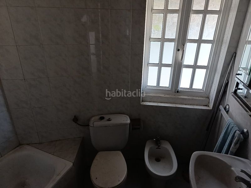 Foto a60c20ee-fb0a-4832-9383-5ec63e4b2b77. Masia amb xemeneia aparcament a Saviñao (O)