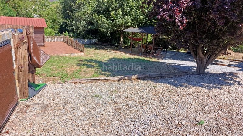 Foto 68056907-2b1f-4803-a193-38c83a39f75d. Masia amb xemeneia calefacció aparcament a Saviñao (O)