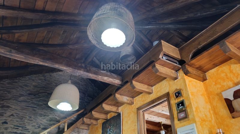 Foto 6c3b7808-5a6d-4886-ac56-ca49947637e1. Masia amb xemeneia calefacció aparcament a Saviñao (O)