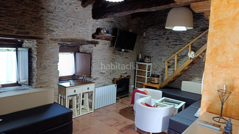 Foto 71e355d8-a051-4564-b877-3c50ce952756. Masia amb xemeneia calefacció aparcament a Saviñao (O)