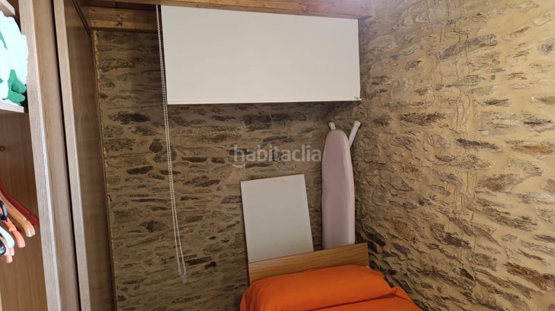 Foto a8caaaa8-b551-4d1b-8cef-a0bd98d731d3. Masia amb xemeneia calefacció aparcament a Saviñao (O)