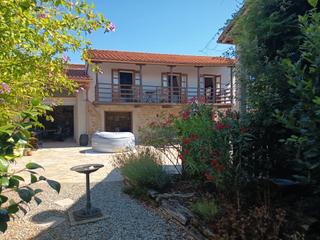 Masia a Sober. Casa rural en gundivós