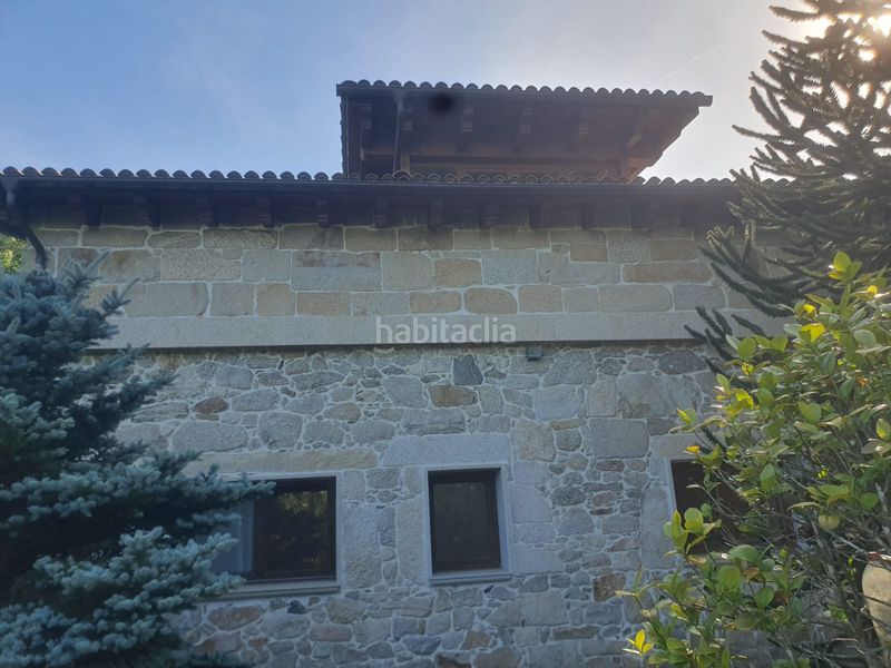 Foto d0578925-b789-46a9-a00b-708de023d4fc. Masia amb xemeneia calefacció aparcament a Pantón