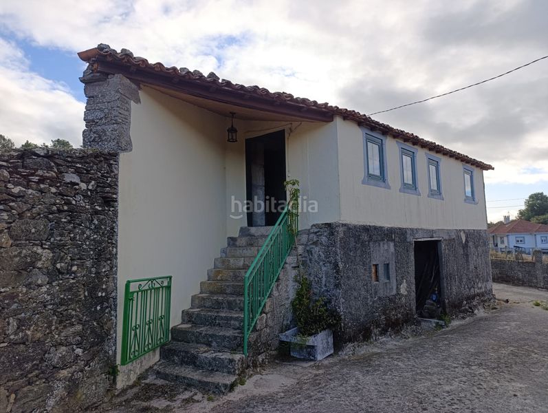 Foto 137fc8f9-1848-4bf1-86f4-7aefc7a7373c. Casa amb xemeneia aparcament a Taboada