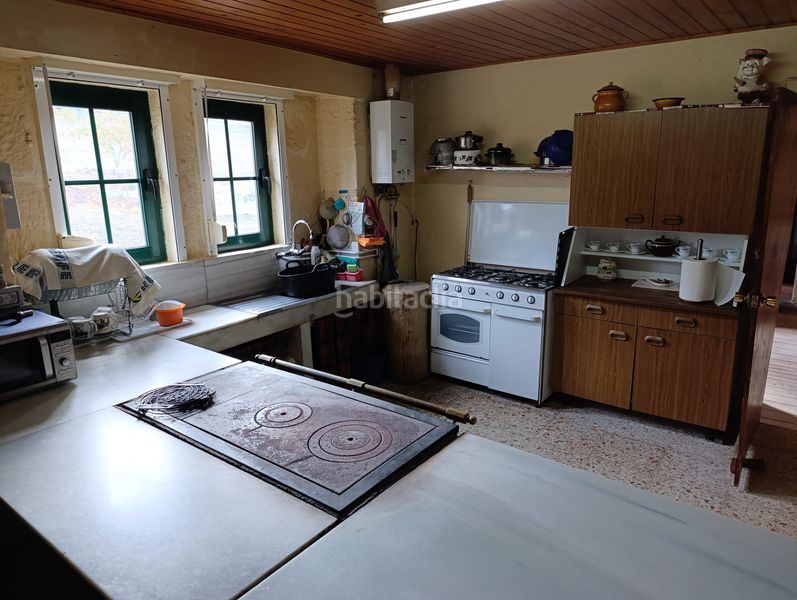 Foto 90fe4cbf-f1ff-44ae-b8f7-a8f93372e0f1. Casa amb xemeneia aparcament a Taboada
