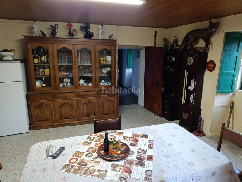 Foto c1a34e4b-f59c-4f49-a1f9-2d97b2511498. Casa amb xemeneia aparcament a Taboada