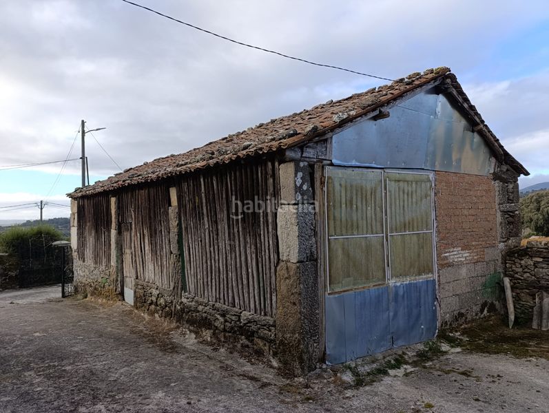 Foto c7138a96-cb60-48d7-a587-3a9e0c22a924. Casa amb xemeneia aparcament a Taboada