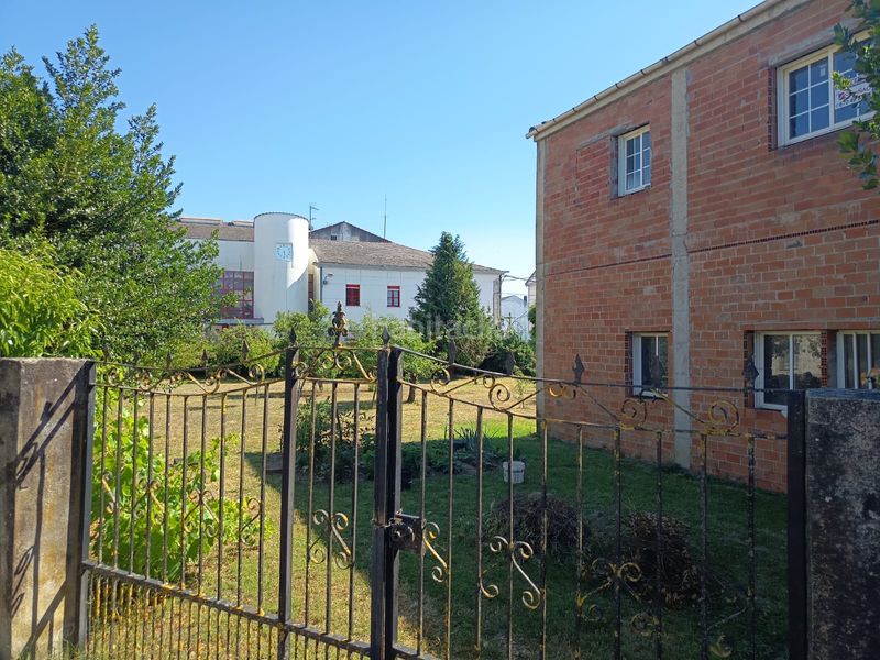 Foto ea362145-f606-488f-84bd-fd6ae16f6c1a. Casa a Pobra do Brollón (A)