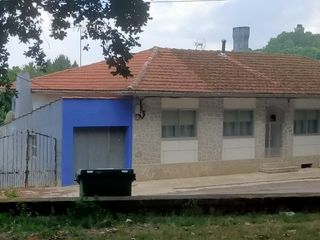 Semi detached house in Barrio currelos 40. Casa en currelos