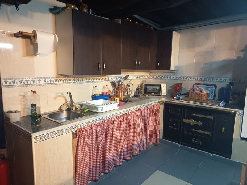 Foto e53c2313-8af0-4163-8379-8d16f8312019. Casa amb xemeneia calefacció aparcament a Monforte de Lemos