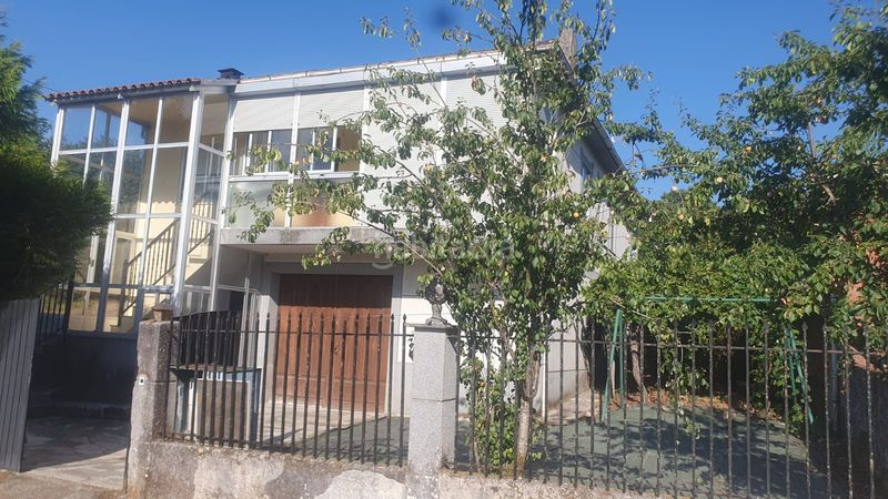 Foto 25fcba2b-0f37-4aca-8424-5ad22d7570ae. Casa amb aparcament a Pantón