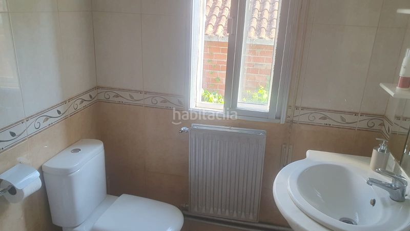 Foto a4127b0d-c013-4159-8287-d02b2a40f719. Casa amb aparcament a Pantón