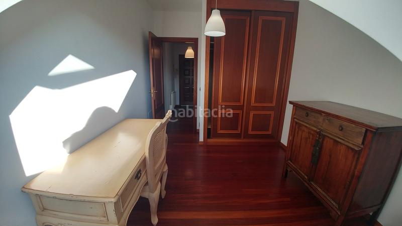 Foto ed3ffdea-b330-4fe8-93eb-e913d35d2422. Affitto attico con riscaldamento parcheggio in O Milladoiro Ames