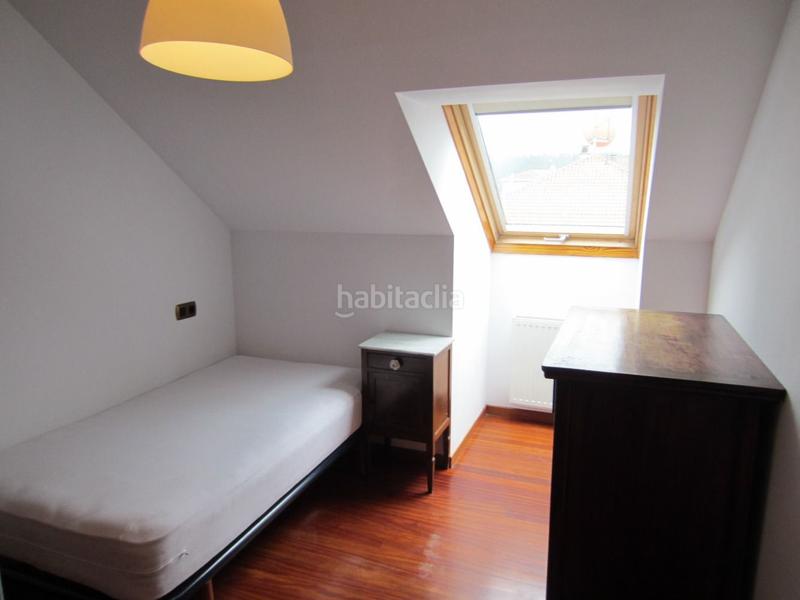 Foto d050eb41-6b3f-48b3-bc8b-8a934a66484e. Location attique avec chauffage parking dans O Milladoiro Ames