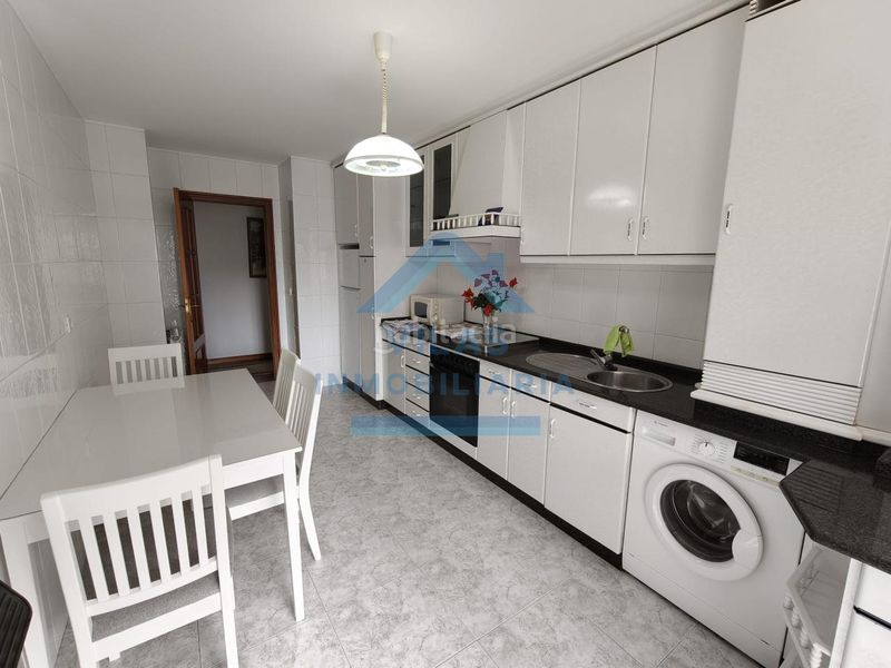 Foto 754737c9-4046-4c0d-8759-5e9f19a15729. Rent flat with heating parking in O Milladoiro Ames