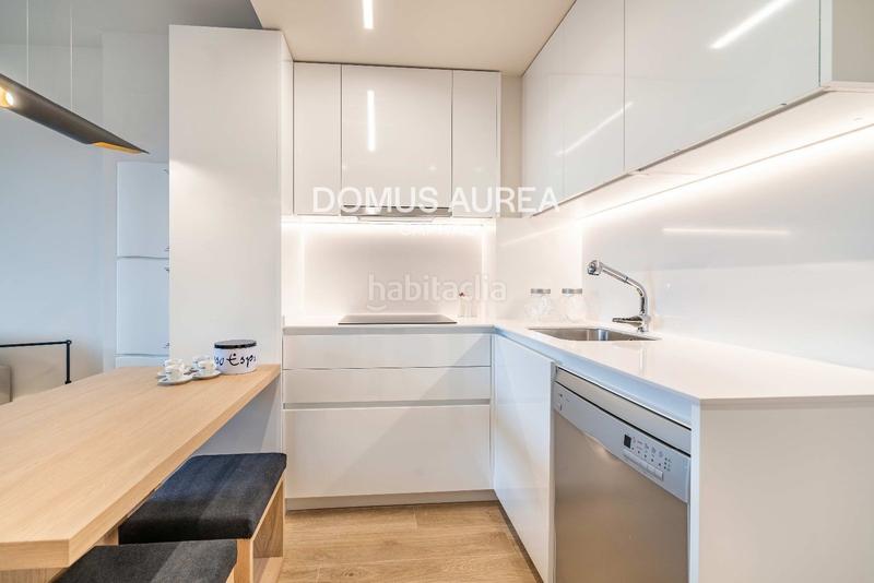 Foto 495c86c3-0271-4cda-8748-8c71c2d529da. Rent flat with heating parking pool in Valdeacederas Madrid
