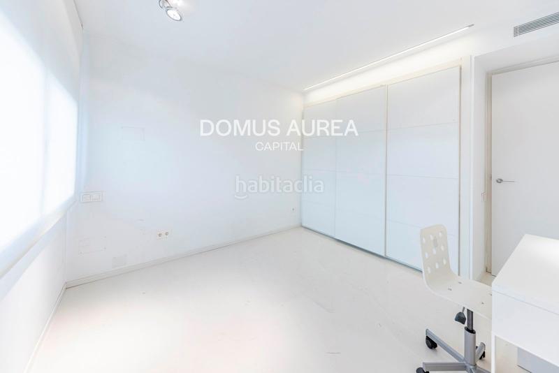 Foto 9a8f475b-4494-45ef-9c76-dfa6d6525637. Alquiler dúplex piso exterior de tres habitaciones en Recoletos en Madrid