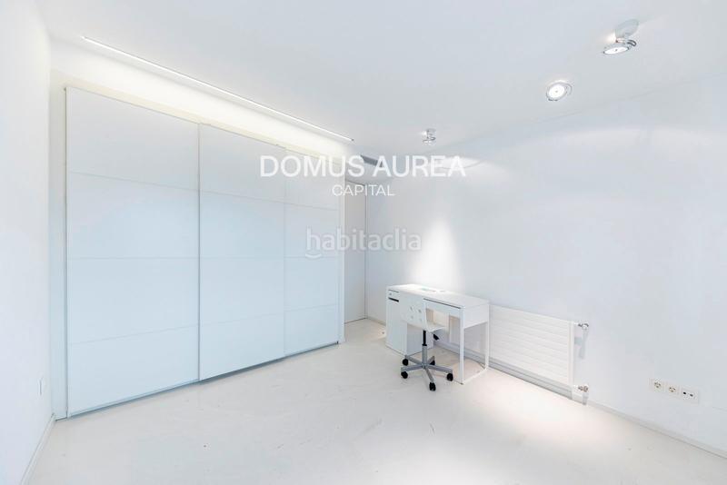 Foto a80db304-c103-4197-9598-ed721e588817. Alquiler dúplex piso exterior de tres habitaciones en Recoletos en Madrid