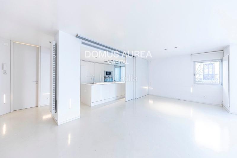 Foto c1f5030a-3214-4ff3-a3ae-4253c0f33512. Alquiler dúplex piso exterior de tres habitaciones en Recoletos en Madrid