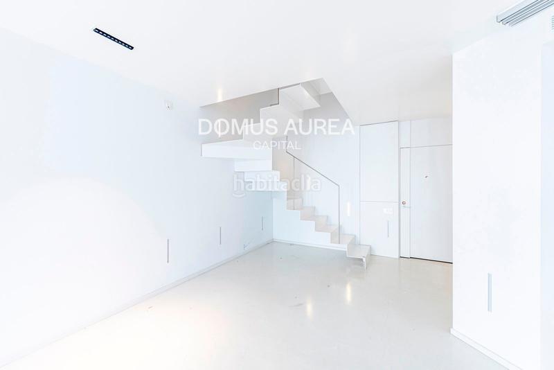 Foto d0ba8174-4d53-4c20-94d1-64e463ea73d4. Alquiler dúplex piso exterior de tres habitaciones en Recoletos en Madrid