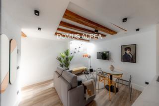 Miete Dachwohnung  Madera. Piso recién reformado de dos habitaciones y 1 baño en malasaña