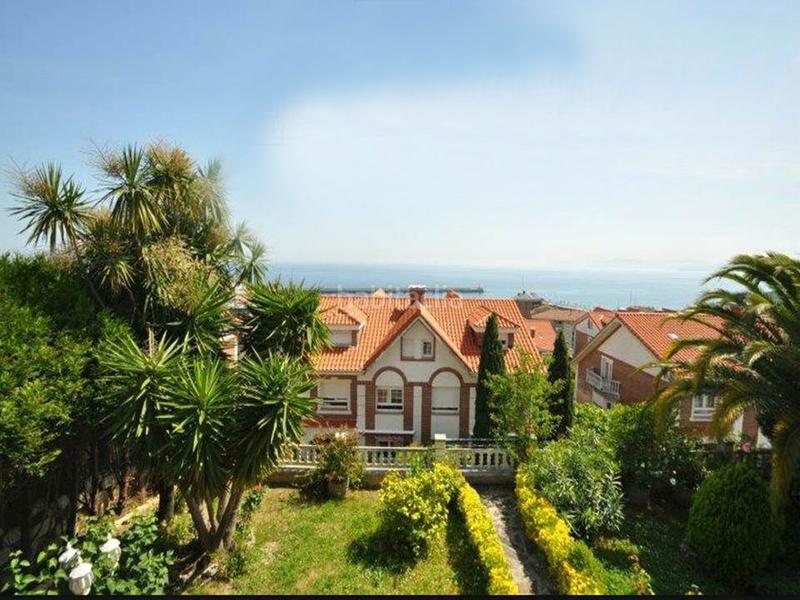 Foto 61246370-d066-43d8-b271-54e9421941d2. Chalet espectacular chalet independiente en Brazomar Castro - Urdiales