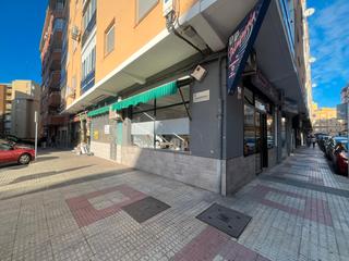 Local commercial à Calle salamanca 12. Local en venta en calle salamanca, cáceres