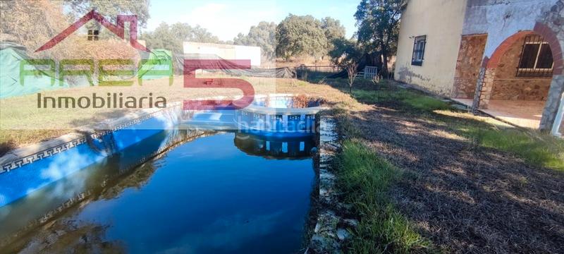 Foto 06369ca4-4867-424d-8b0a-b4c1eabb1f4c. Chalet with fireplace pool in pedanías de Badajoz Badajoz