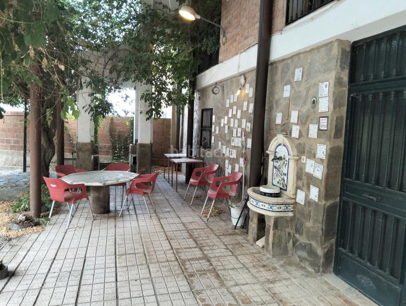 Foto d969164f-862f-4d03-8b79-f006589c4780. Chalet con camino parcheggio piscina in Campus Universitario Cáceres