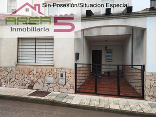 Casa adosada en Santos de Maimona (Los). Chalet adosado en venta de 2 plantas con porche  – zona donantes