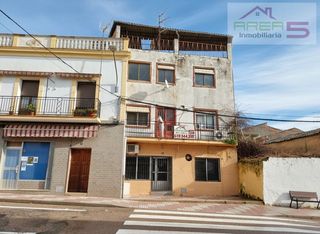 House in Zorita. Casa en venta avenida de la constitución, zorita